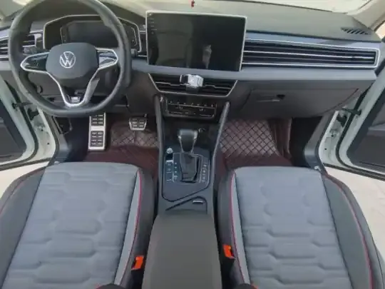 Volkswagen Tiguan L 2023 (43800 км)