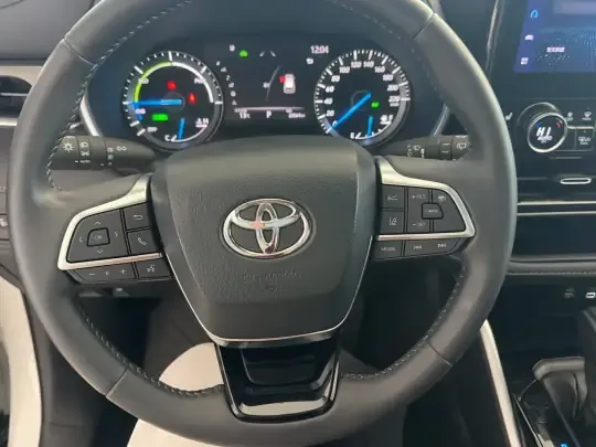 Toyota Highlander 2023 (22600 км)