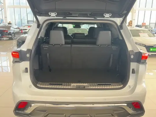 Toyota Highlander 2023 (22600 км)