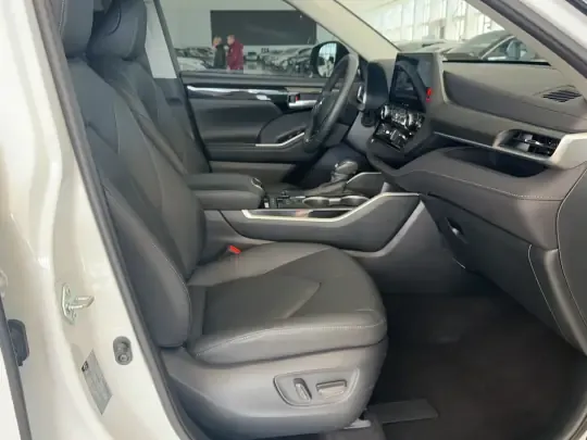 Toyota Highlander 2023 (22600 км)