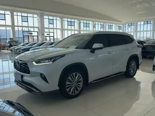 Toyota Highlander 2023 (22600 км)
