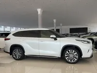 Toyota Highlander 2023 (22600 км)