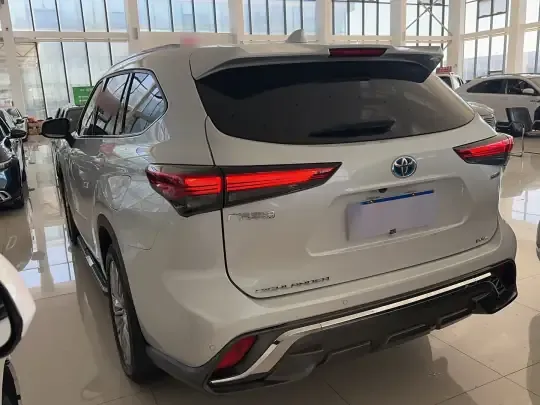 Toyota Highlander 2023 (22600 км)