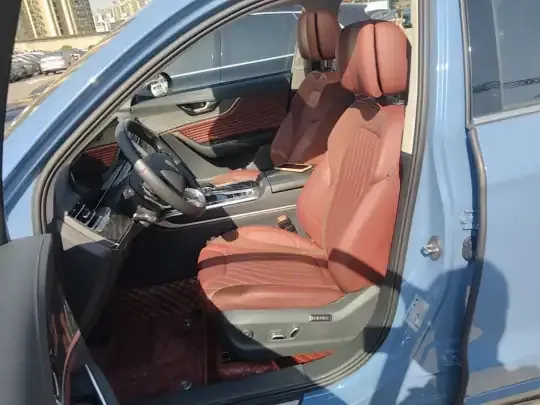 Hongqi HS5 2023 (12100 км)