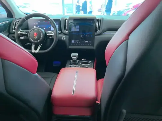 Hongqi HS3 2023 (16000 км)