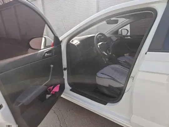 Volkswagen Lavida 2023 (3900 км)