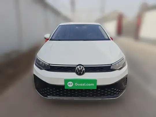 Volkswagen Lavida 2023 (3900 км)