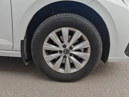 Volkswagen Lavida 2023 (3900 км)