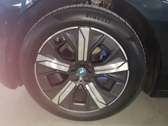 BMW iX 2023 (24400 км)