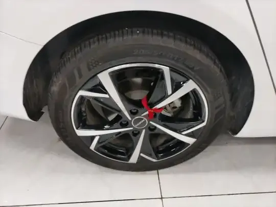Roewe i5 2023 (12800 км)