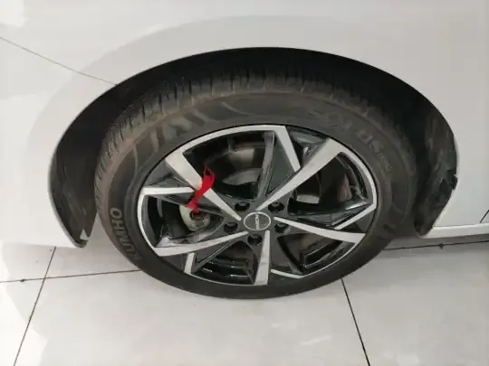 Roewe i5 2023 (12800 км)