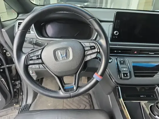 Honda Elysion 2024 (34100 км)