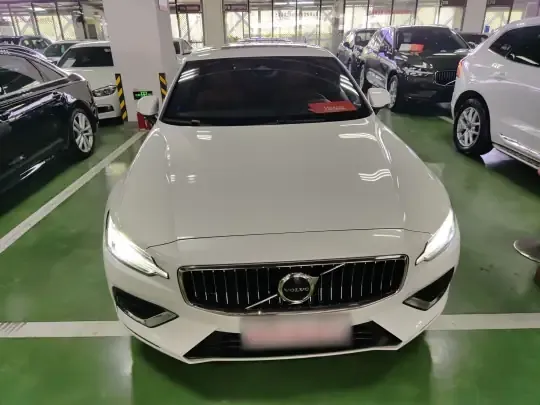Volvo S60 2024 (26700 км)