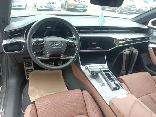 Audi A7L 2024 (5200 км)