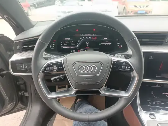 Audi A7L 2024 (5200 км)