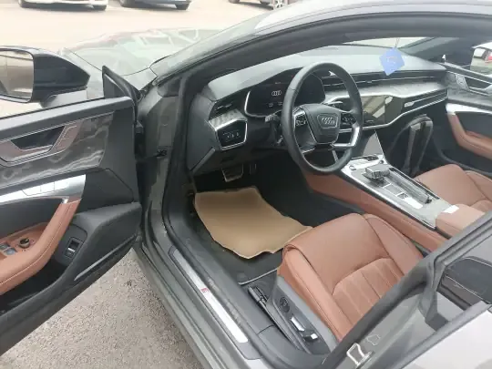Audi A7L 2024 (5200 км)