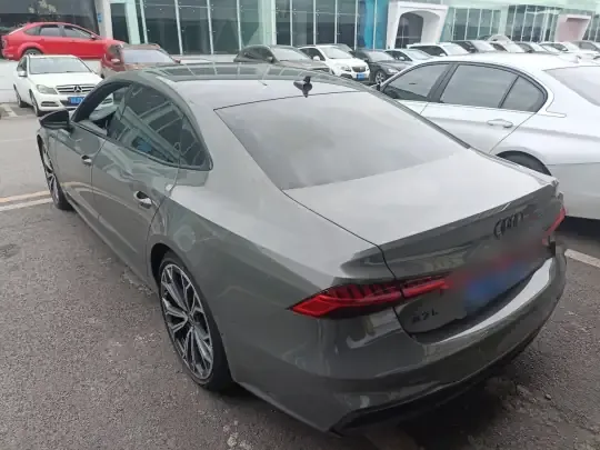 Audi A7L 2024 (5200 км)