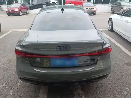 Audi A7L 2024 (5200 км)
