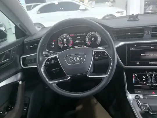 Audi A7L 2024 (77200 км)
