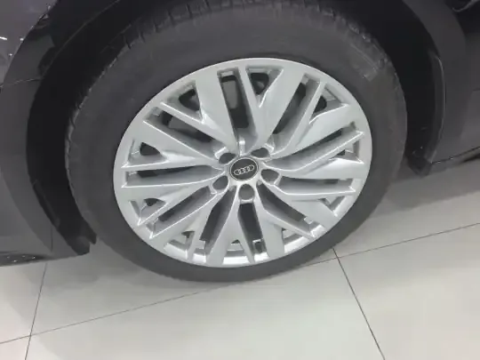 Audi A7L 2024 (77200 км)