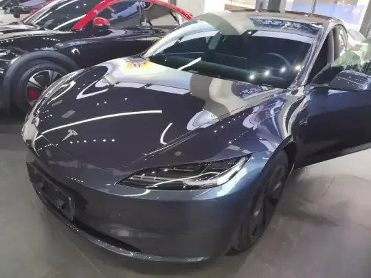 Tesla Model 3 2023 (30700 км)