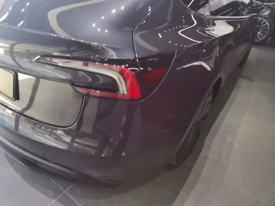 Tesla Model 3 2023 (30700 км)