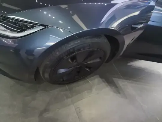 Tesla Model 3 2023 (30700 км)