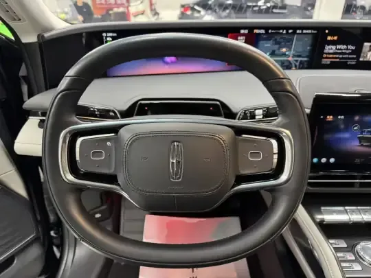 Lincoln Nautilus 2023 (30400 км)
