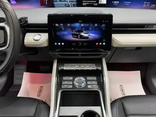 Lincoln Nautilus 2023 (30400 км)