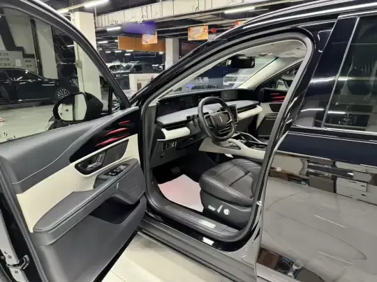 Lincoln Nautilus 2023 (30400 км)