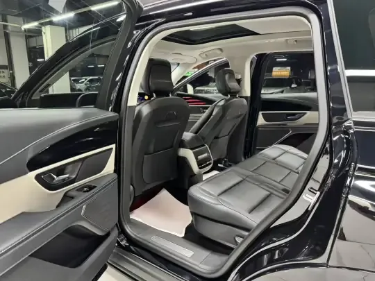 Lincoln Nautilus 2023 (30400 км)