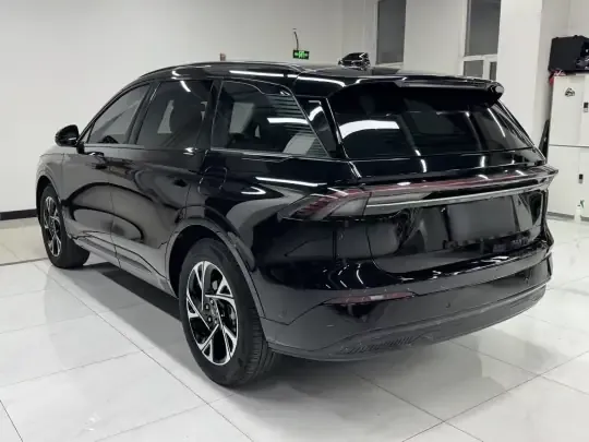 Lincoln Nautilus 2023 (30400 км)