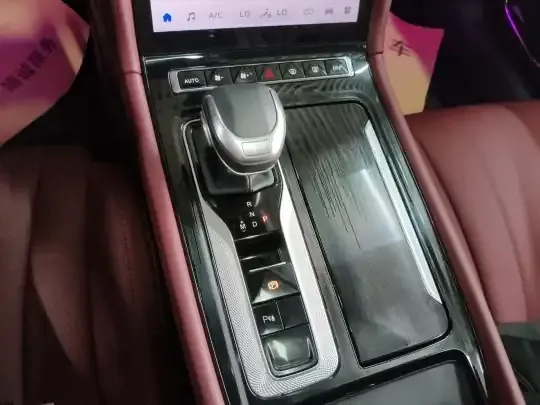Hongqi H5 2024 (16100 км)