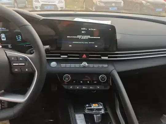Hyundai Elantra 2023 (100 км)