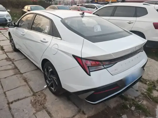 Hyundai Elantra 2023 (100 км)