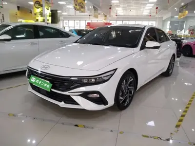 Hyundai Elantra 2023 (15900 км)
