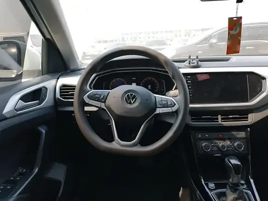 Volkswagen Tacqua 2023 (55300 км)
