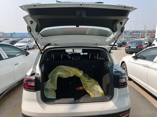 Volkswagen Tacqua 2023 (55300 км)