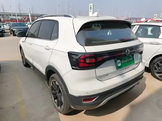 Volkswagen Tacqua 2023 (55300 км)
