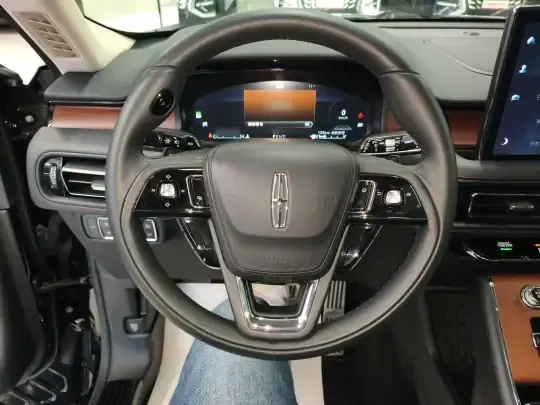 Lincoln Aviator 2023 (48500 км)