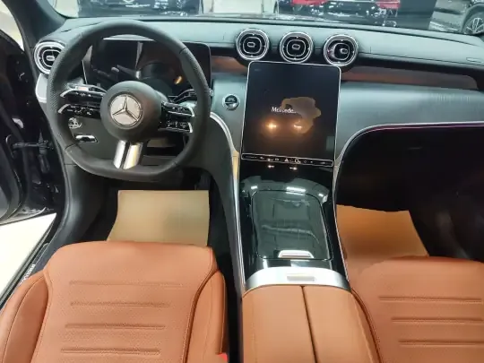 Mercedes-Benz GLC 2023 (8000 км)