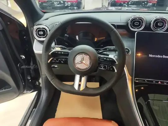 Mercedes-Benz GLC 2023 (8000 км)