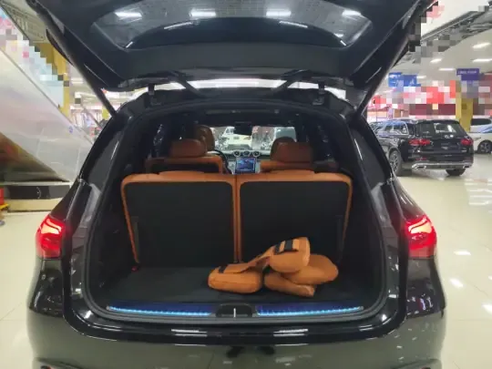 Mercedes-Benz GLC 2023 (8000 км)