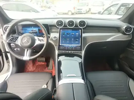 Mercedes-Benz GLC 2023 (40000 км)