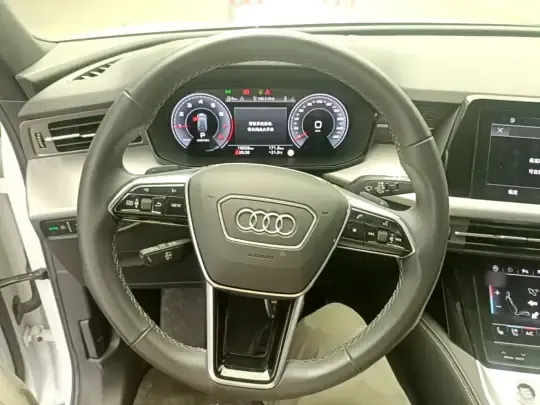 Audi Q6 2024 (16000 км)