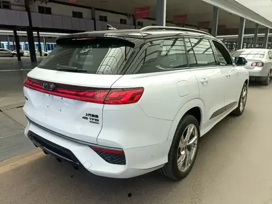 Audi Q6 2024 (16000 км)