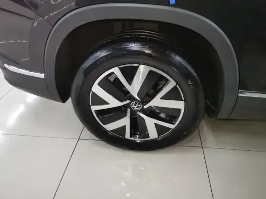 Volkswagen Tayron 2024 (6800 км)