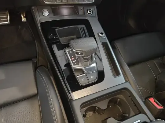 Audi Q5L 2024 (18200 км)