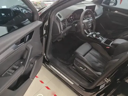 Audi Q5L 2024 (18200 км)