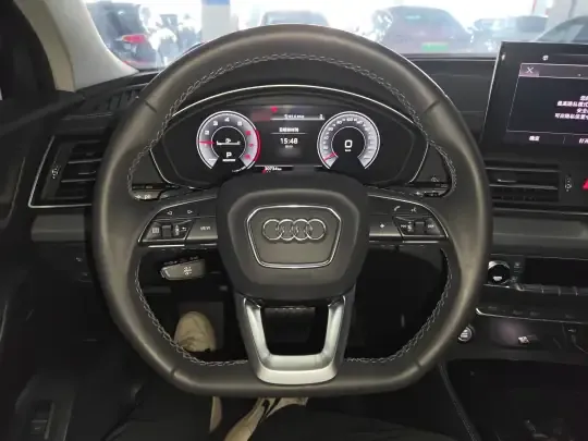 Audi Q5L 2024 (30700 км)